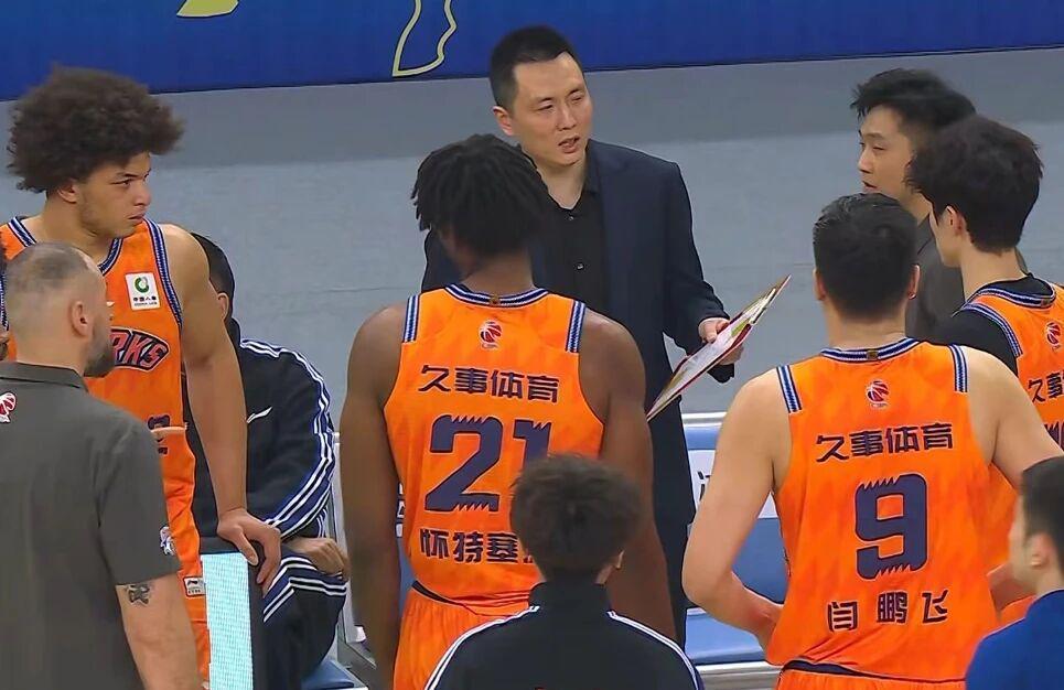 广东男篮惨遭18分逆转，北京33分大胜 辽宁复仇深圳 上海力克北控