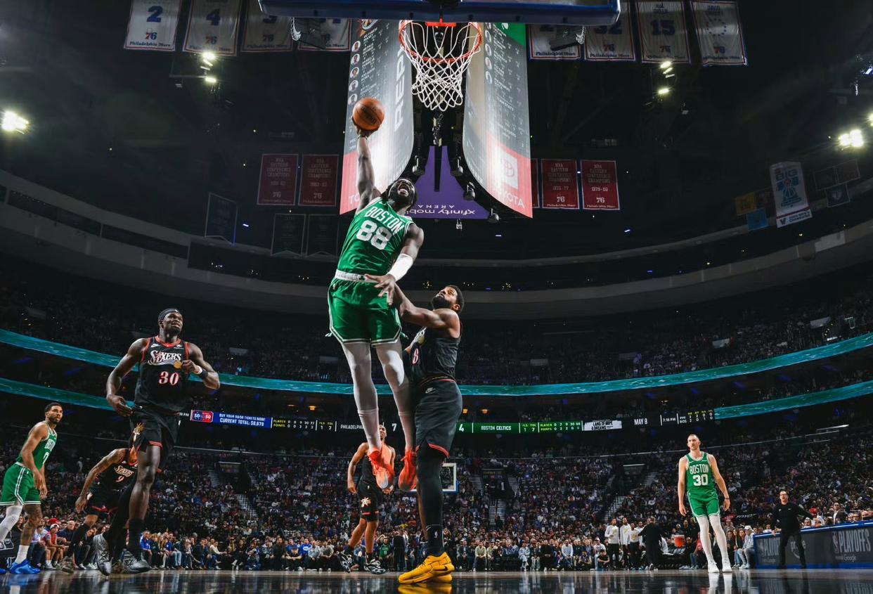bti体育app下载-绿军险胜76人!2-1领先,双探花轰50+11+11,马克西空砍31分6助