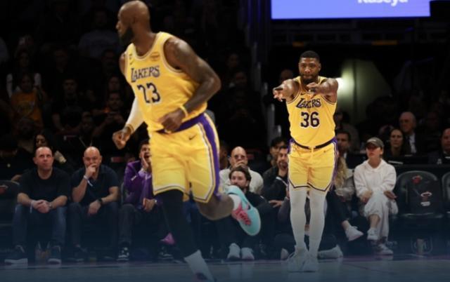 bti体育官方入口-詹姆斯燃尽湖人3-0火箭 老詹带队过首轮就是GOAT?